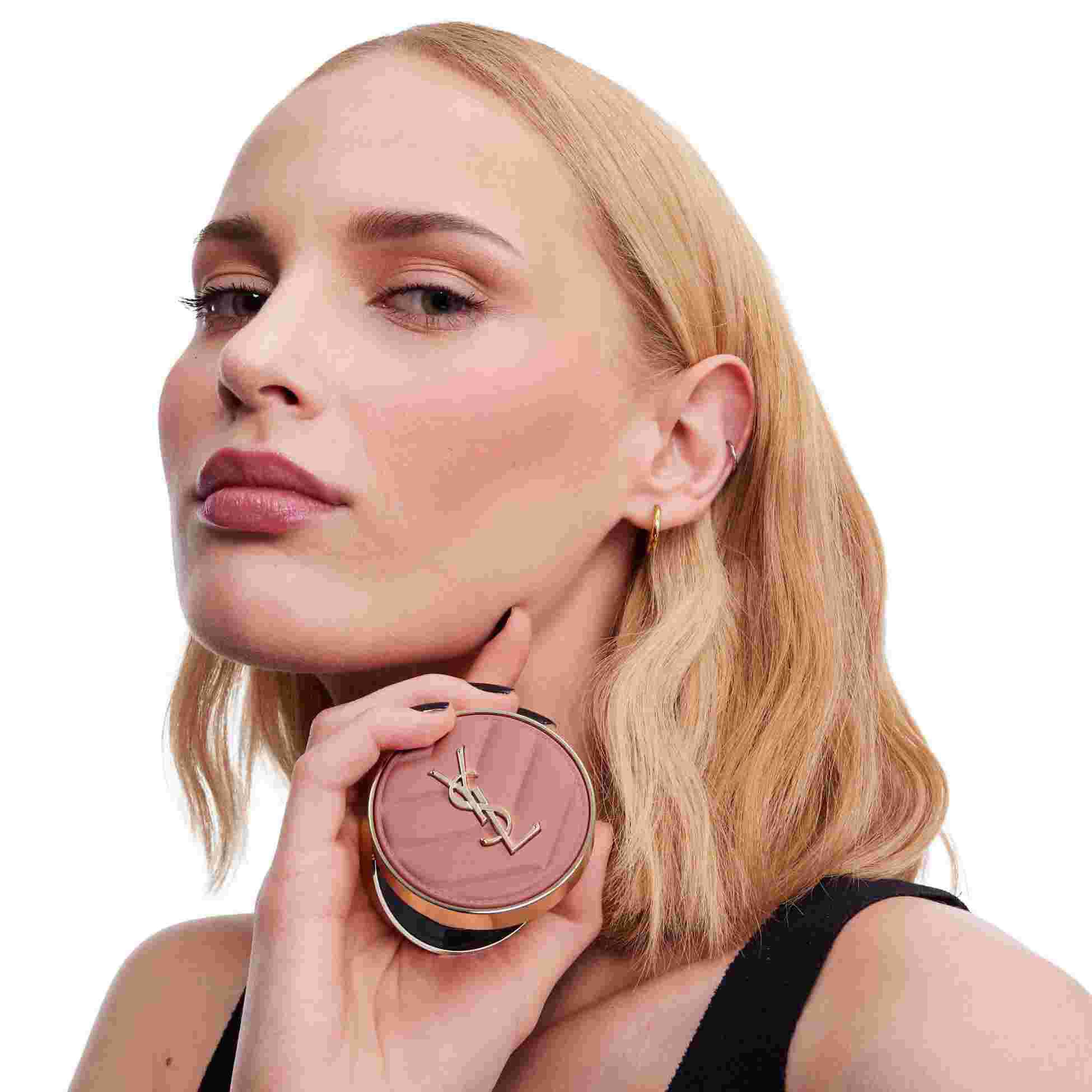 MAKE ME BLUSH BOLD BLURRING BLUSH
